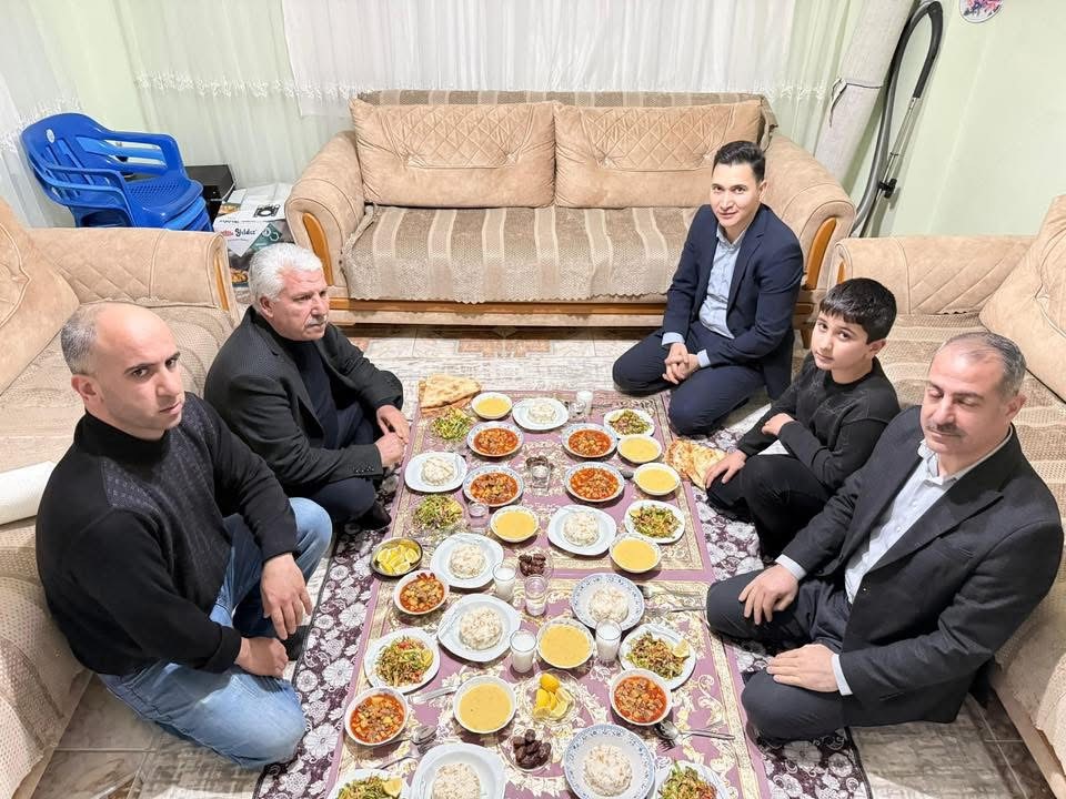 Kaymakam Karataş, vatandaşların iftar sofralarına misafir oldu
