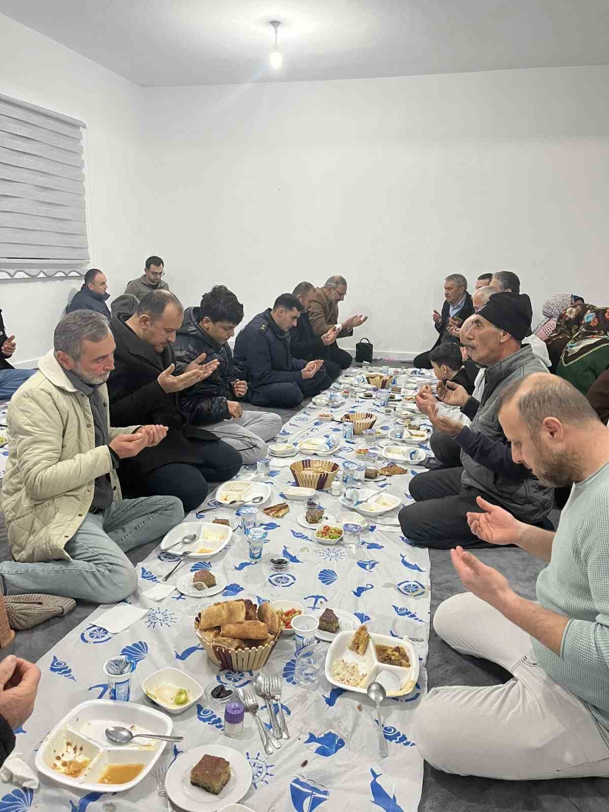 Kaymakam Kılıç, yangından etkilenen vatandaşlarla bir araya geldi
