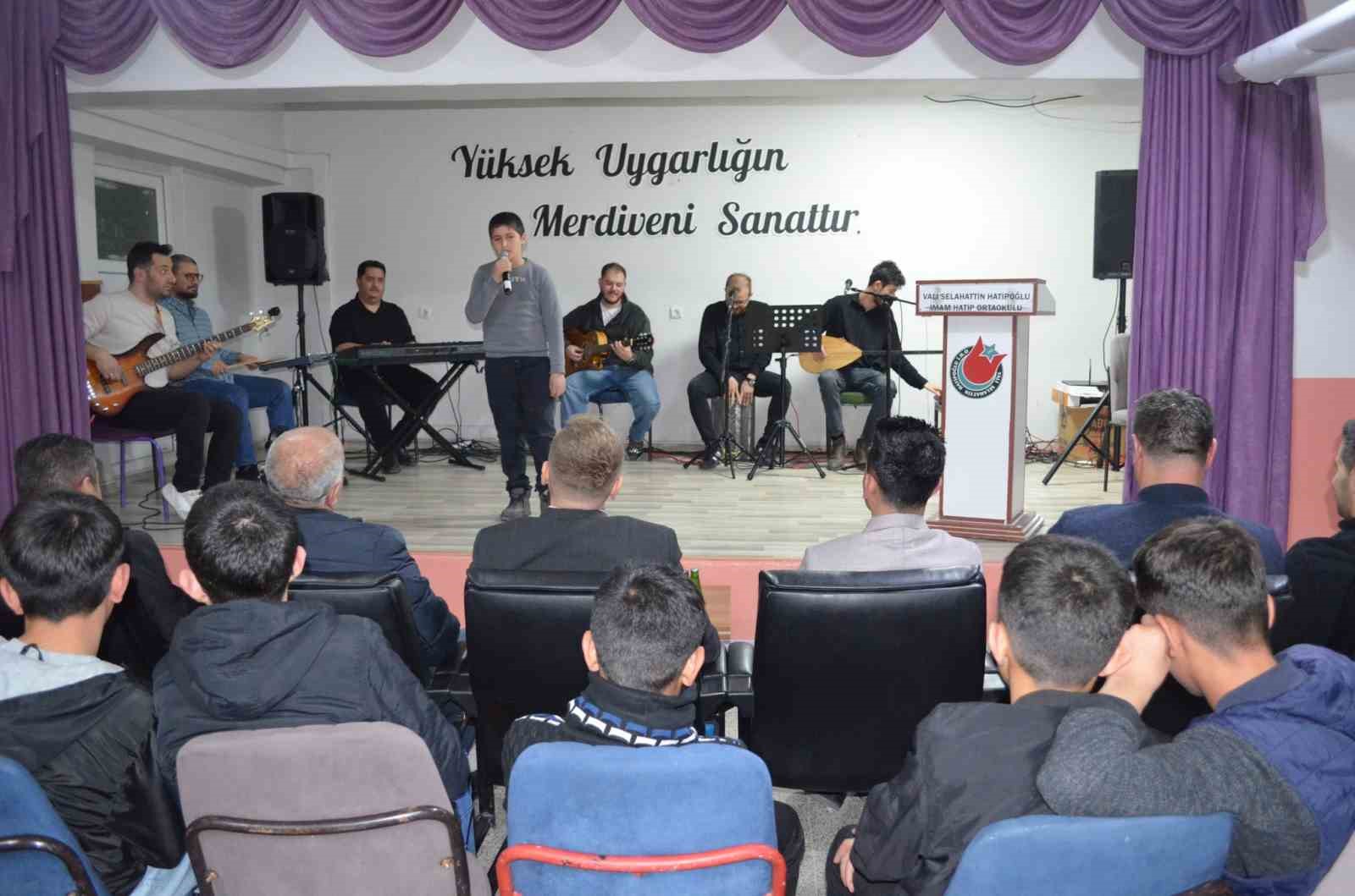 Kaymakam Koşansu öğrencilerle iftar sofrasında buluştu
