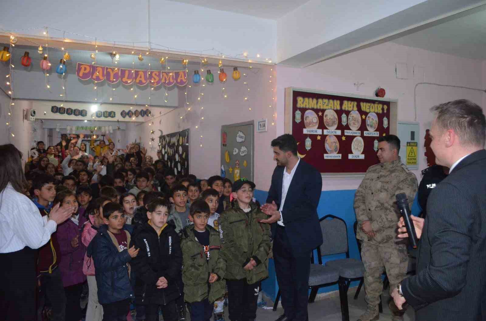 Kaymakam Koşansu öğrencilerle iftar sofrasında buluştu
