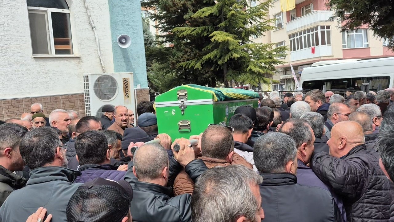 Kaymakam Krut’un yaralandığı kazada vefat eden araç sürücüsü son yolculuğuna uğurlandı
