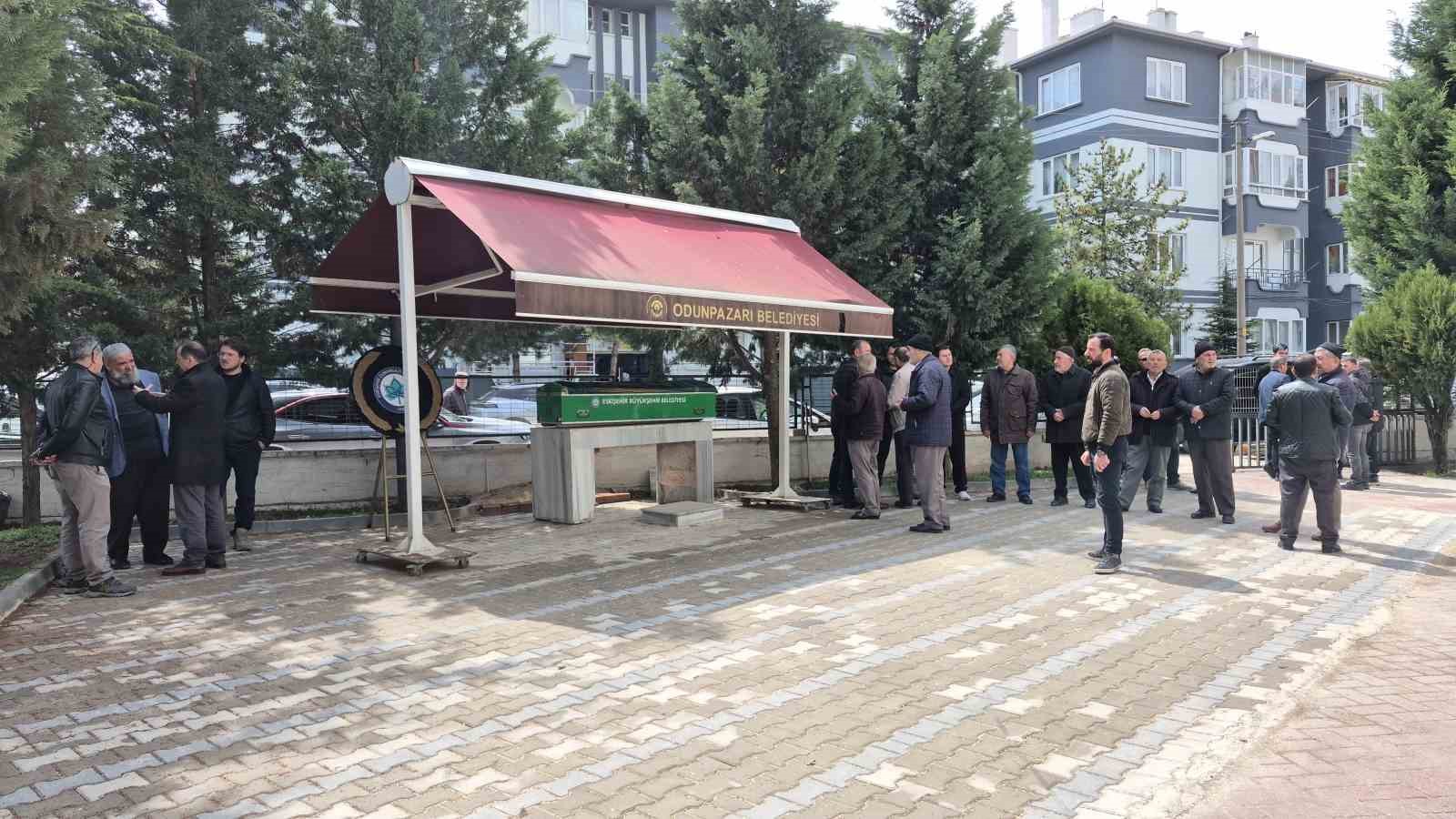 Kaymakam Krut’un yaralandığı kazada vefat eden araç sürücüsü son yolculuğuna uğurlandı
