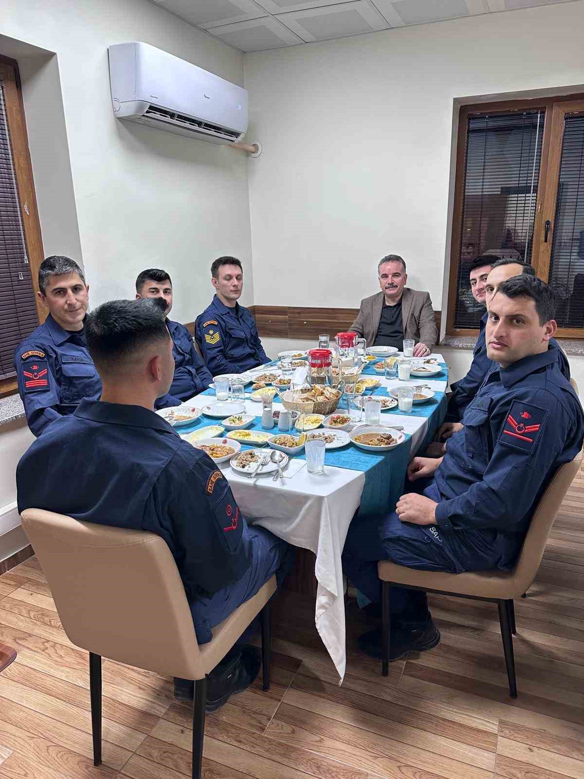 Kaymakam Odabaş Sahil Güvenlik personeliyle iftar yaptı
