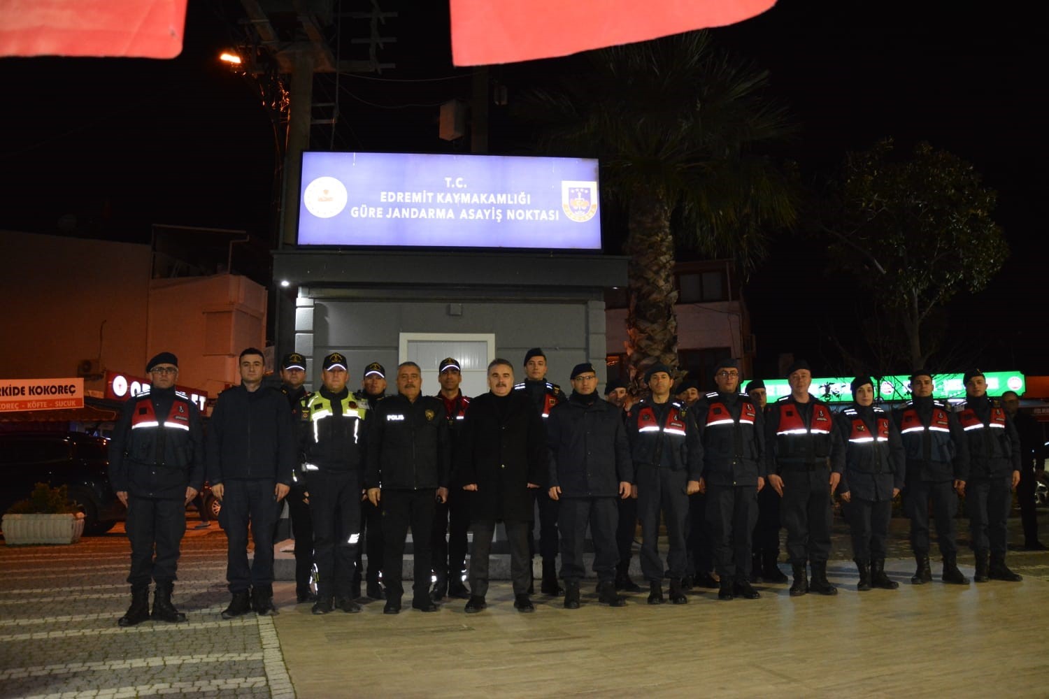 Kaymakam Odabaş yeni yılda görev başındaki personeli yalnız bırakmadı
