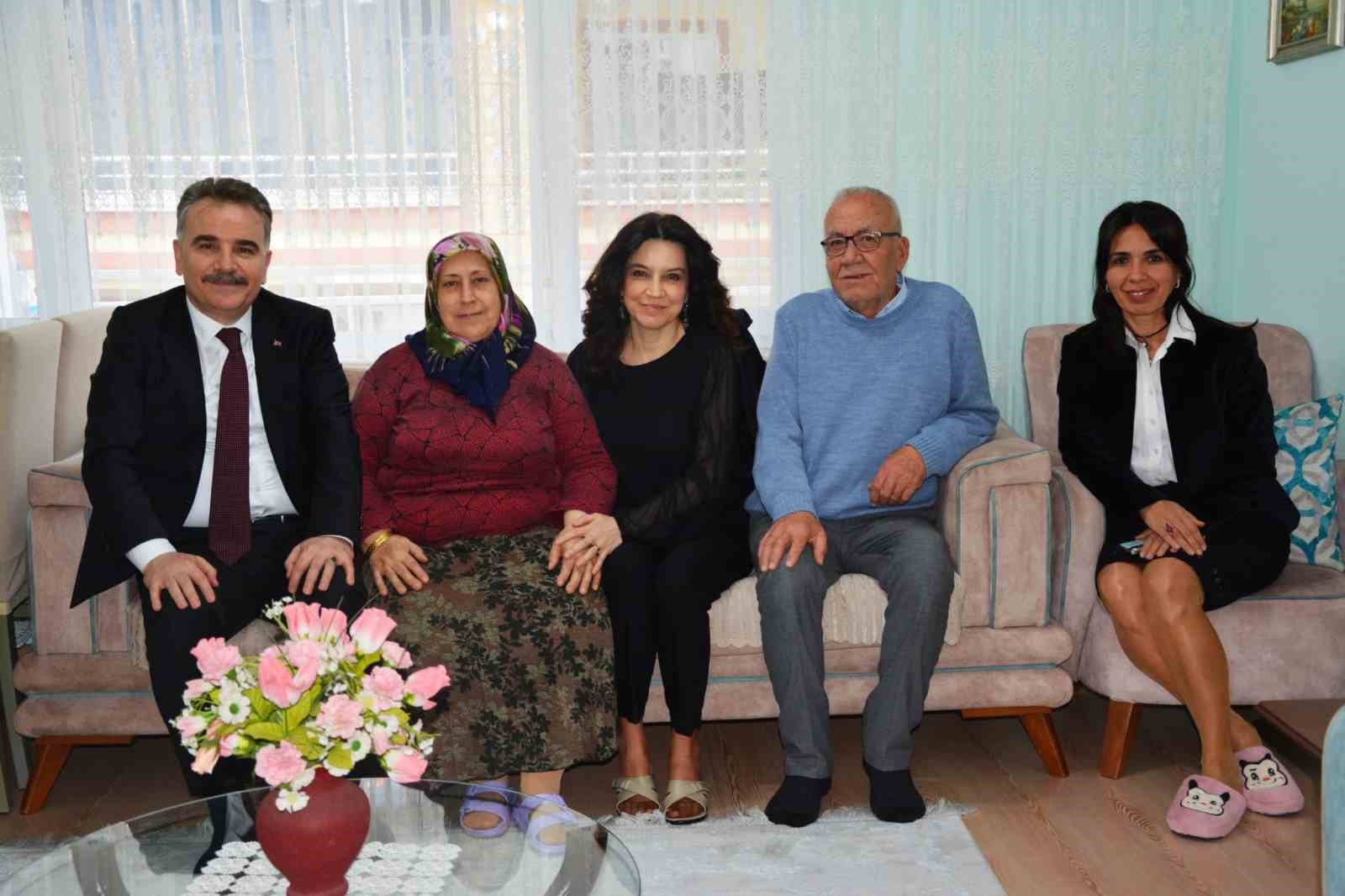 Kaymakam Odabaş’tan bayramda şehit ailelerine ziyaret
Kaymakam Odabaş’tan bayramda şehit ailelerine ziyaret