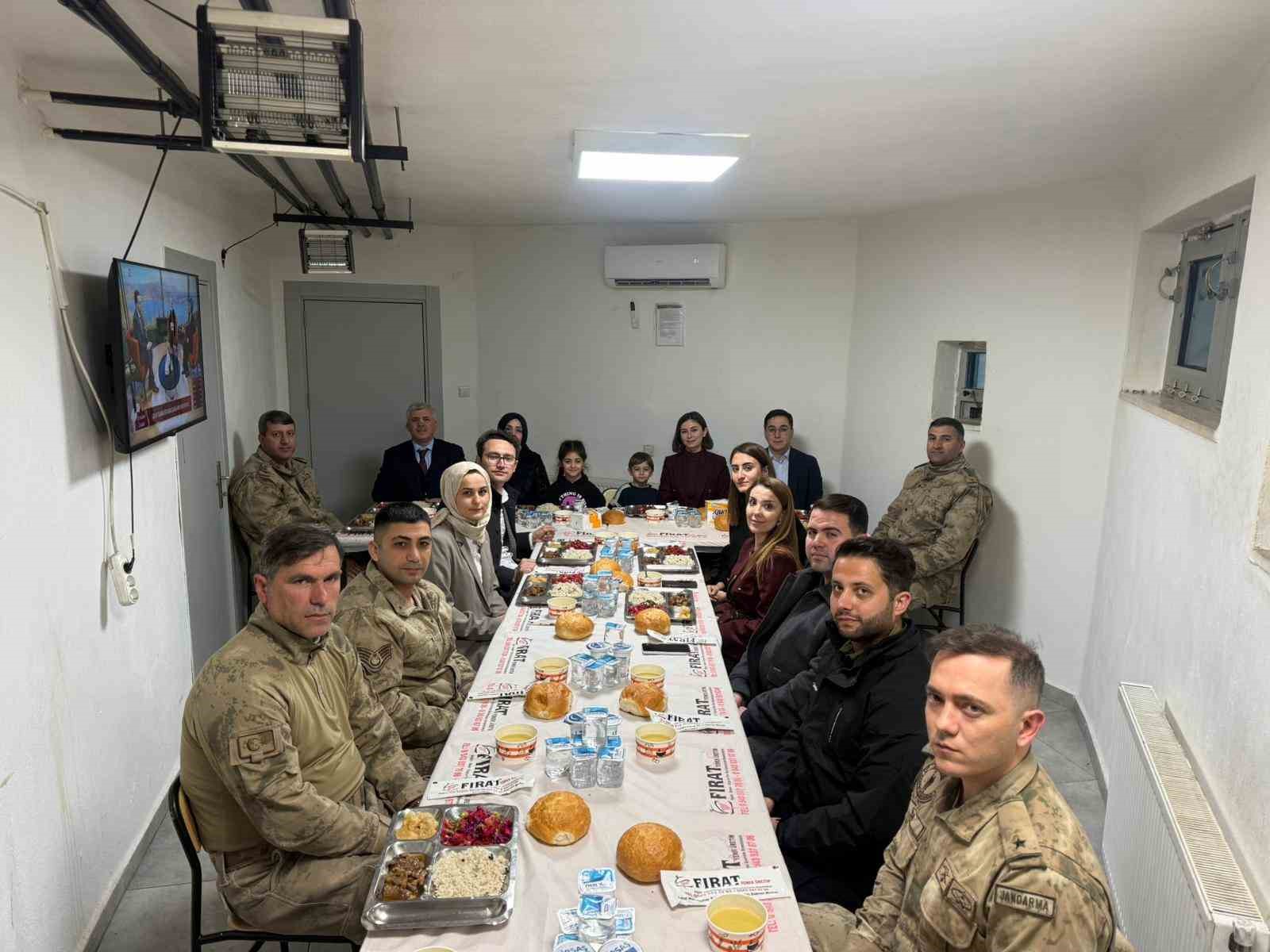 Kaymakam Öztaş, jandarma personeli ile iftarda buluştu
