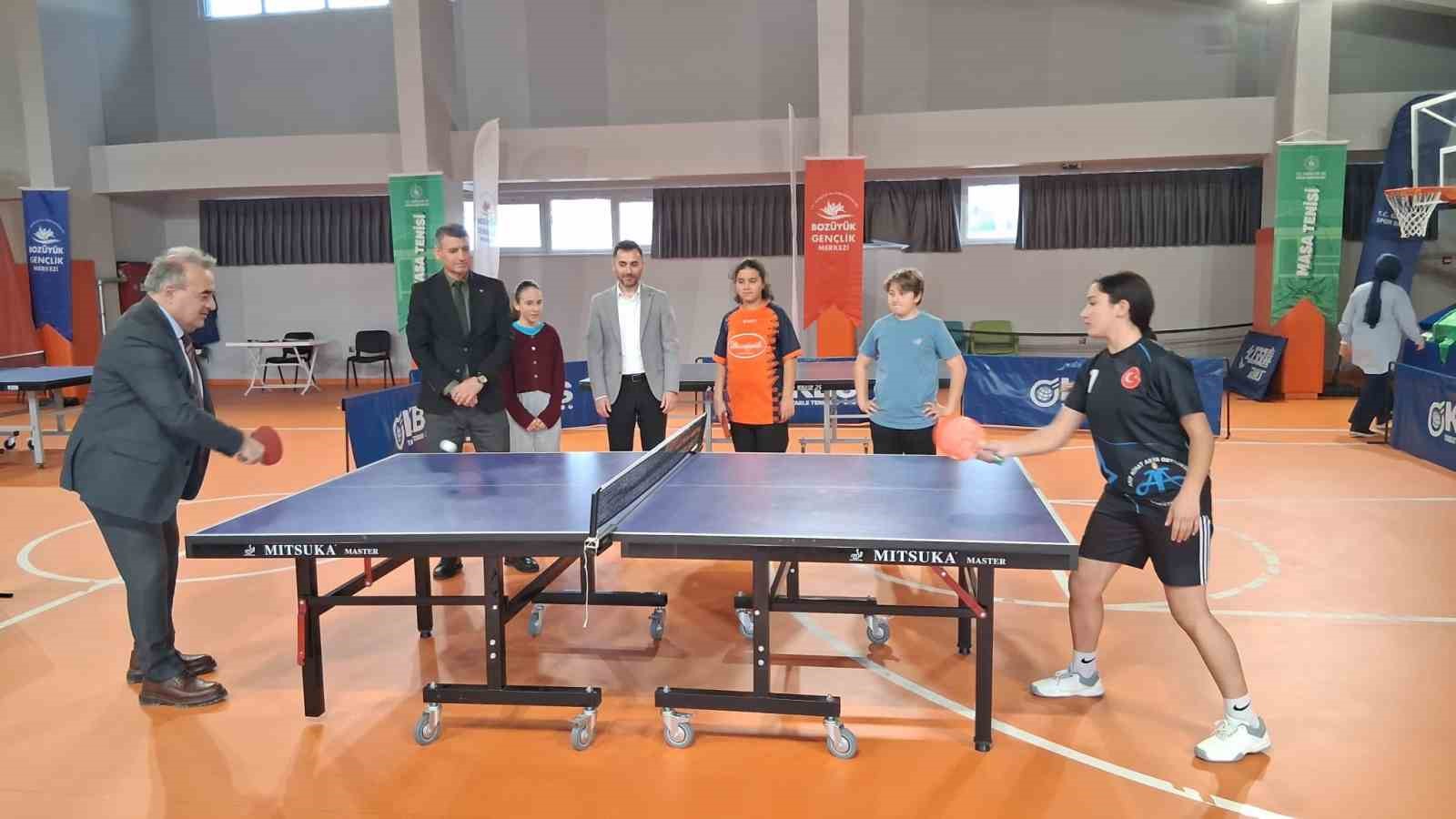 Kaymakam Öztürk Bozüyük Gençlik ve Spor Merkezi’nde öğrencilerle buluştu
