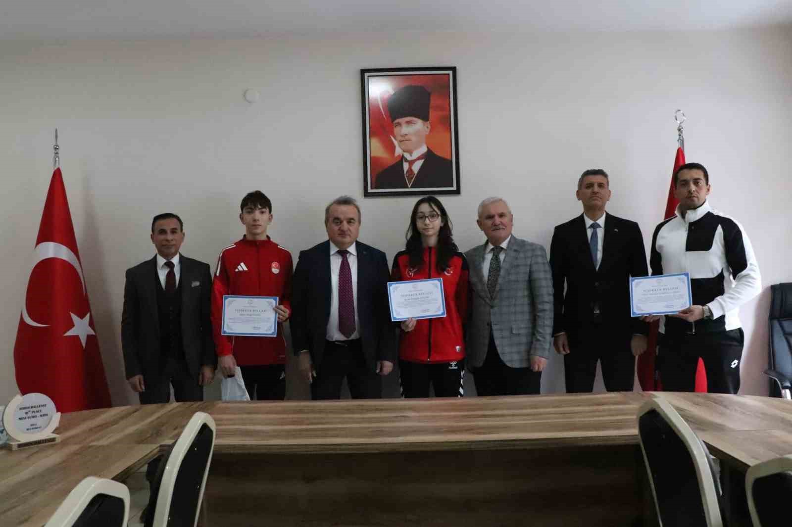 Kaymakam Öztürk: "Gençlerimizin her alanda yanında olmaya ve onları desteklemeye devam edeceğiz"
