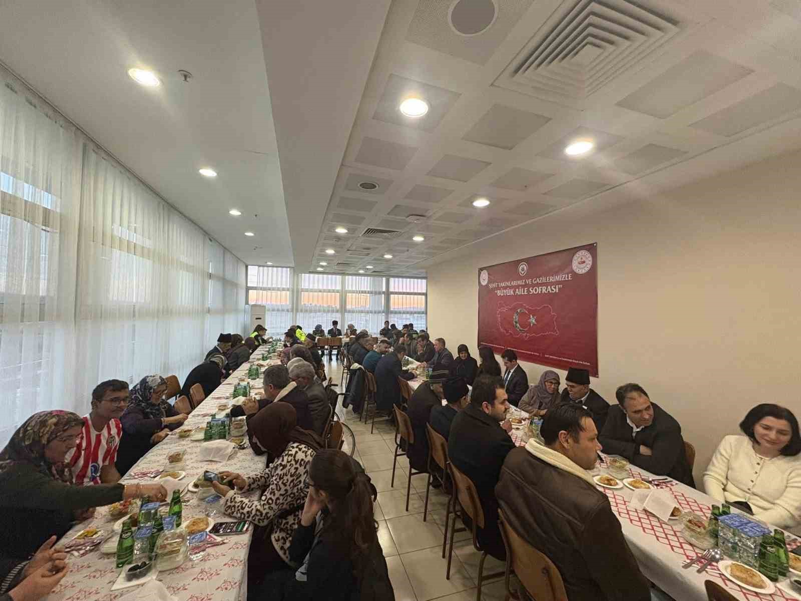 Kaymakam Sakarya, şehit ve gazi aileleriyle iftarda buluştu
