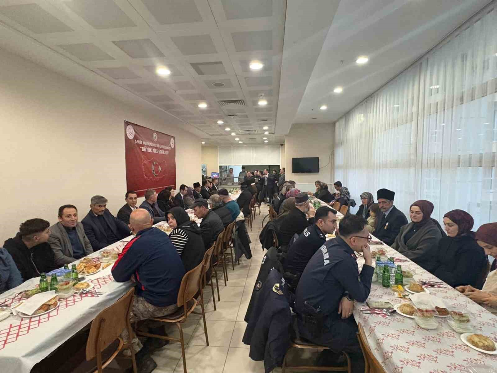Kaymakam Sakarya, şehit ve gazi aileleriyle iftarda buluştu
