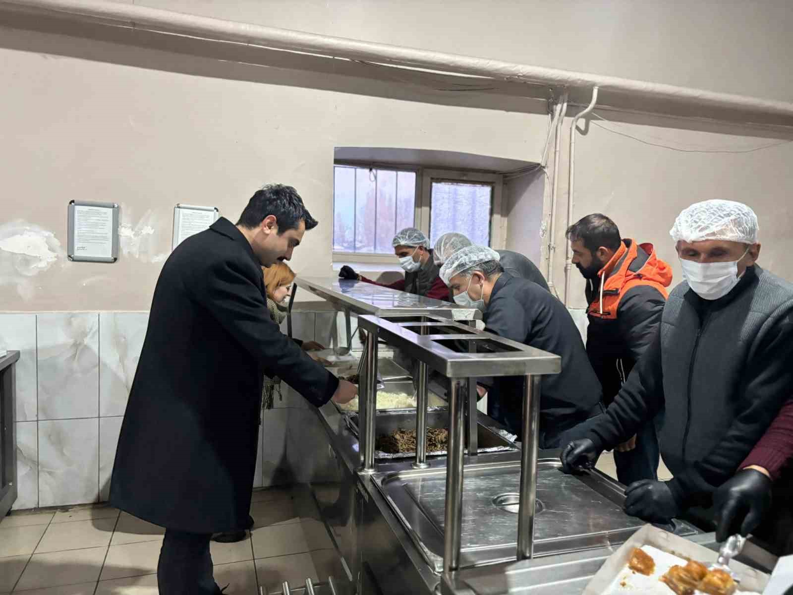 Kaymakam Tutal, öğrencilerle iftarda buluştu
