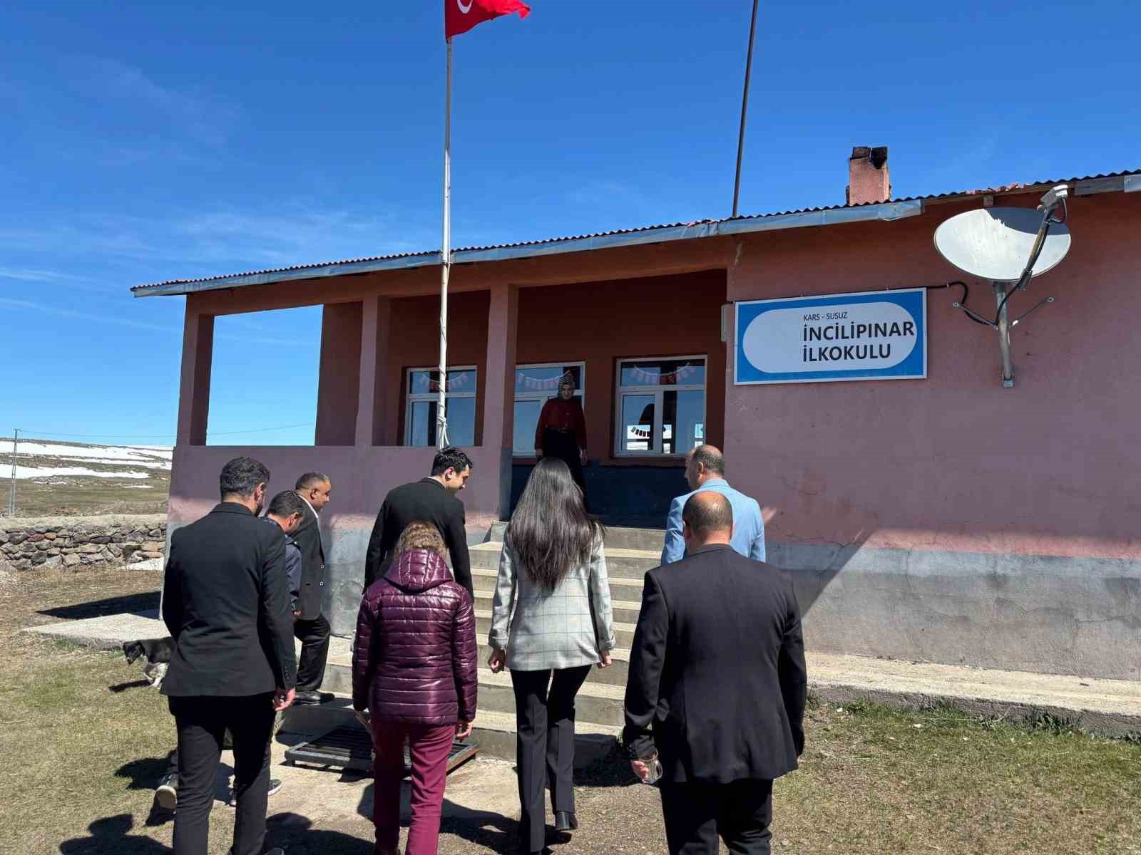 Kaymakam Tutal’dan İncilipınar köyüne ziyaret: Eğitim ve vatandaş talepleri yerinde değerlendirildi
