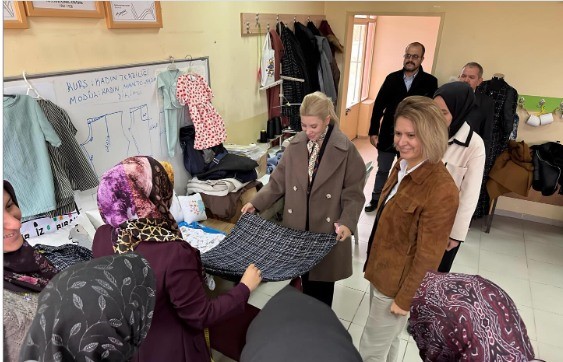 Kaymakam Yıldırım: "Kadınlarımızın üretime katılımını artıran, yerel kalkınmaya katkı sunan kurslar devam etmeli"
