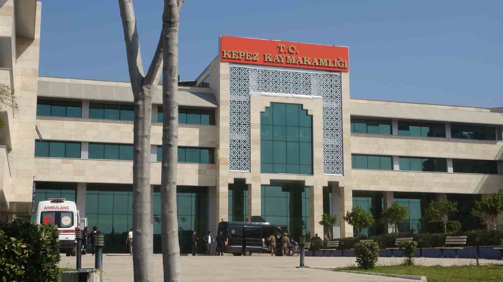 Kaymakamlık binasında ateş açarak kendini odaya kilitleyen şahıs teslim oldu
