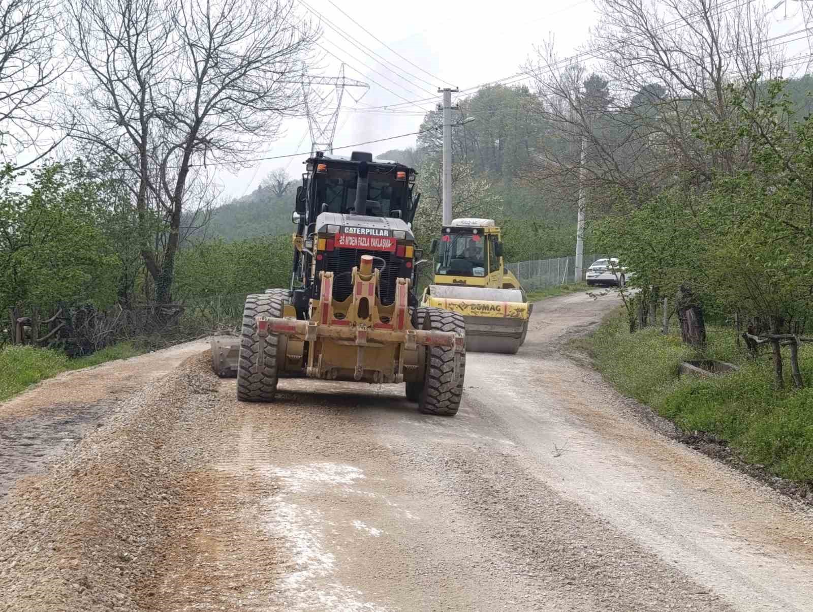 Kaynaşlı’da grup yolu yenileniyor
