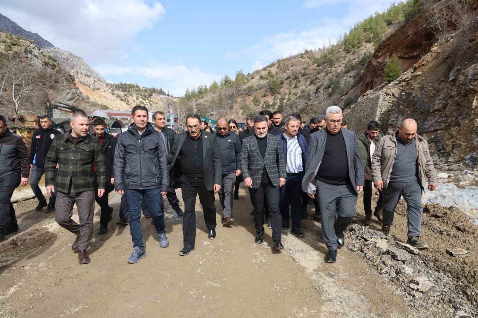 Kayseri-Adana karayolunda selin izleri siliniyor
