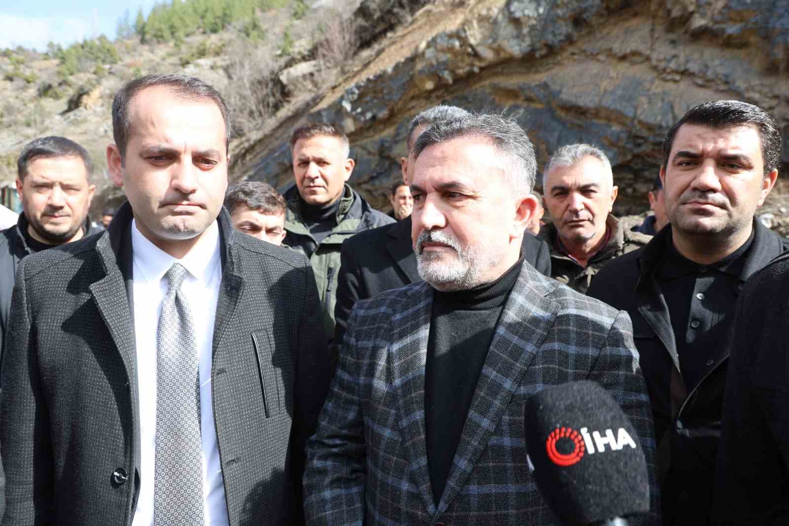 Kayseri-Adana karayolunda selin izleri siliniyor
