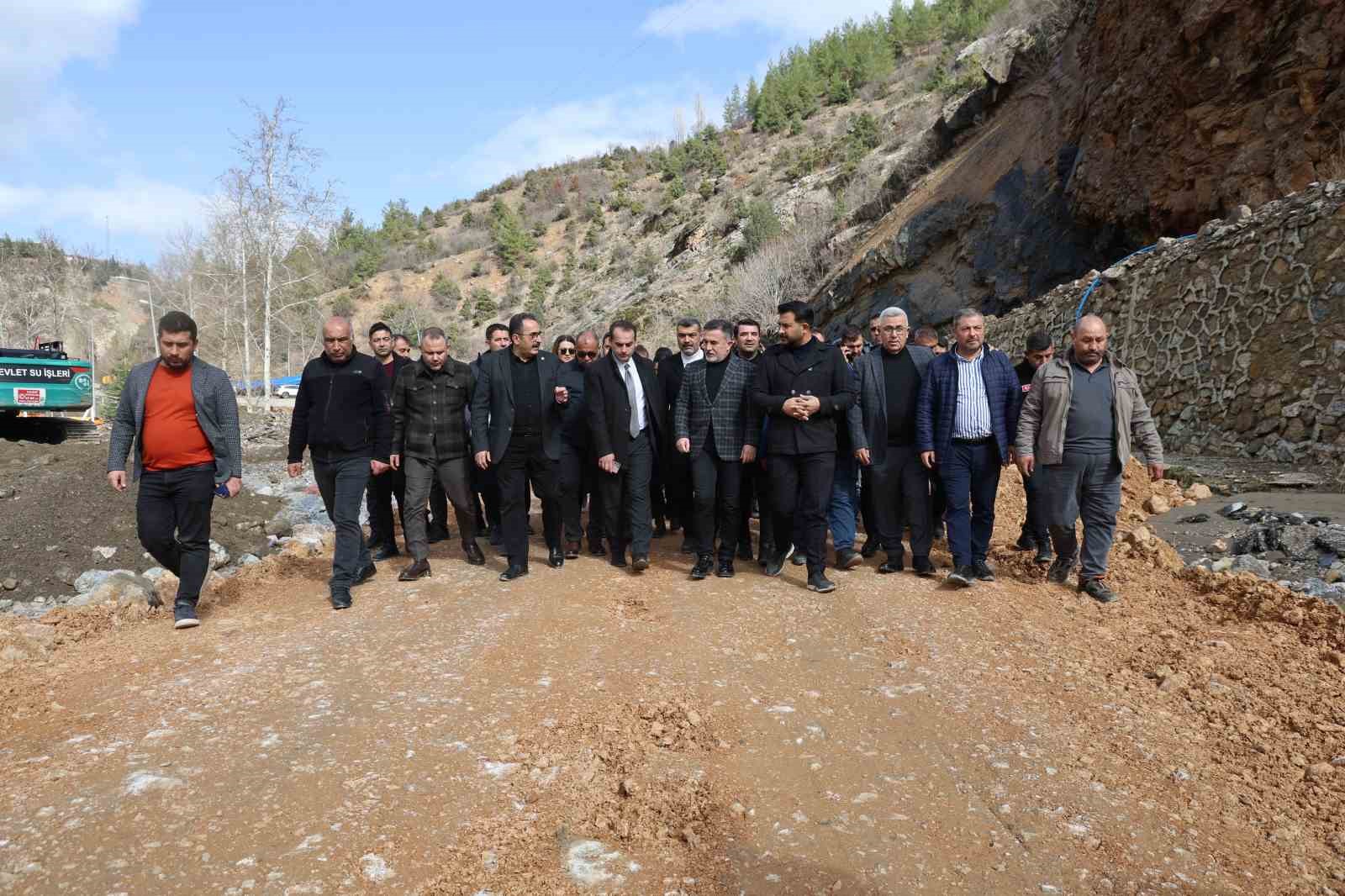 Kayseri-Adana karayolunda selin izleri siliniyor
