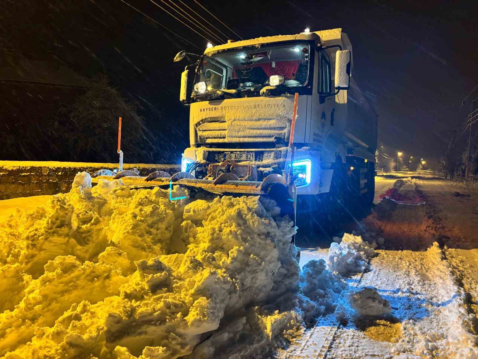 Kayseri Büyükşehir 10 ilçede 155 kırsal mahalle yolunu ulaşıma açtı
Kayseri Büyükşehir 10 ilçede 155 kırsal mahalle yolunu ulaşıma açtı