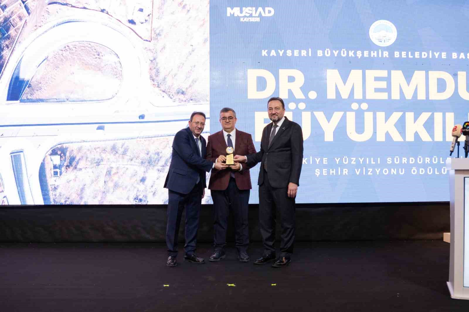 Kayseri Büyükşehir, 2025’i ödüllerle taçlandırdı
