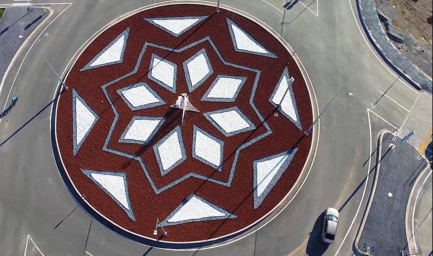 Kayseri Büyükşehir, kavşak peyzajı ile kentin vitrinine renk ve estetik katıyor
