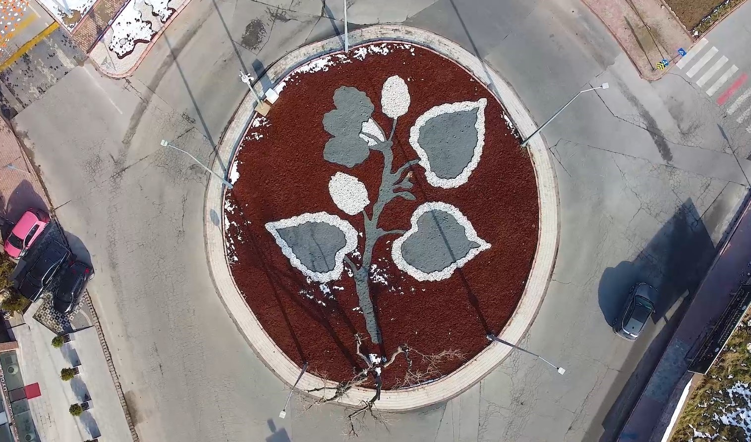 Kayseri Büyükşehir, kavşak peyzajı ile kentin vitrinine renk ve estetik katıyor
