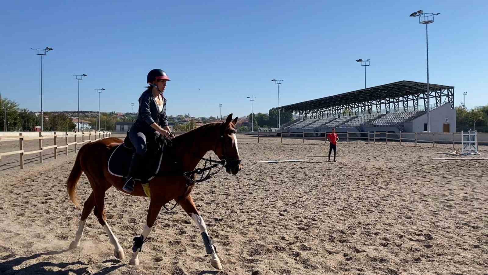 Kayseri Büyükşehir Spor A.Ş.’den binicilik hamlesi
Kayseri Büyükşehir Spor A.Ş.’den binicilik hamlesi