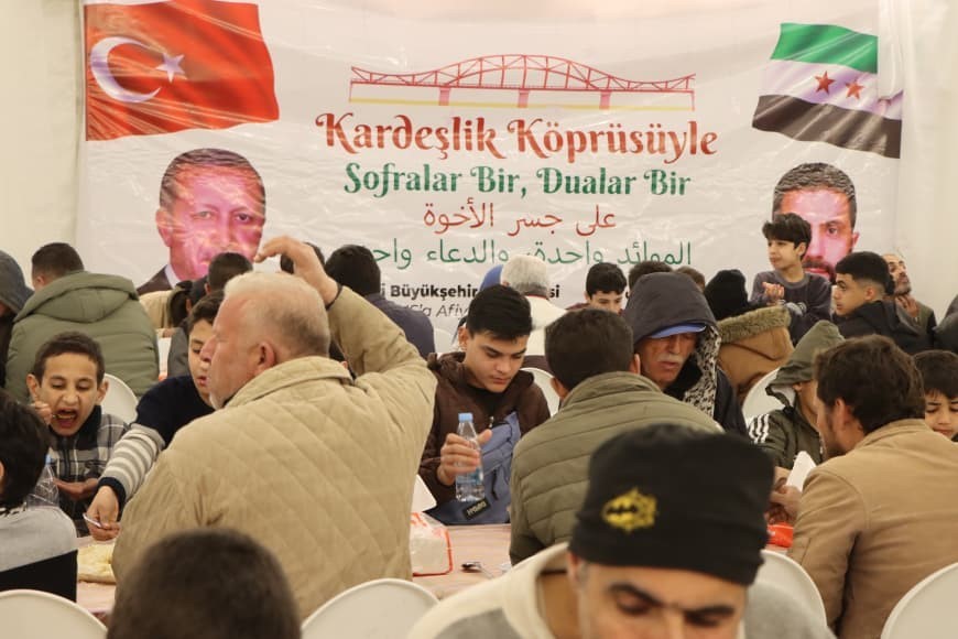 Kayseri büyükşehir, Suriye’de iftar sofrası kurdu
