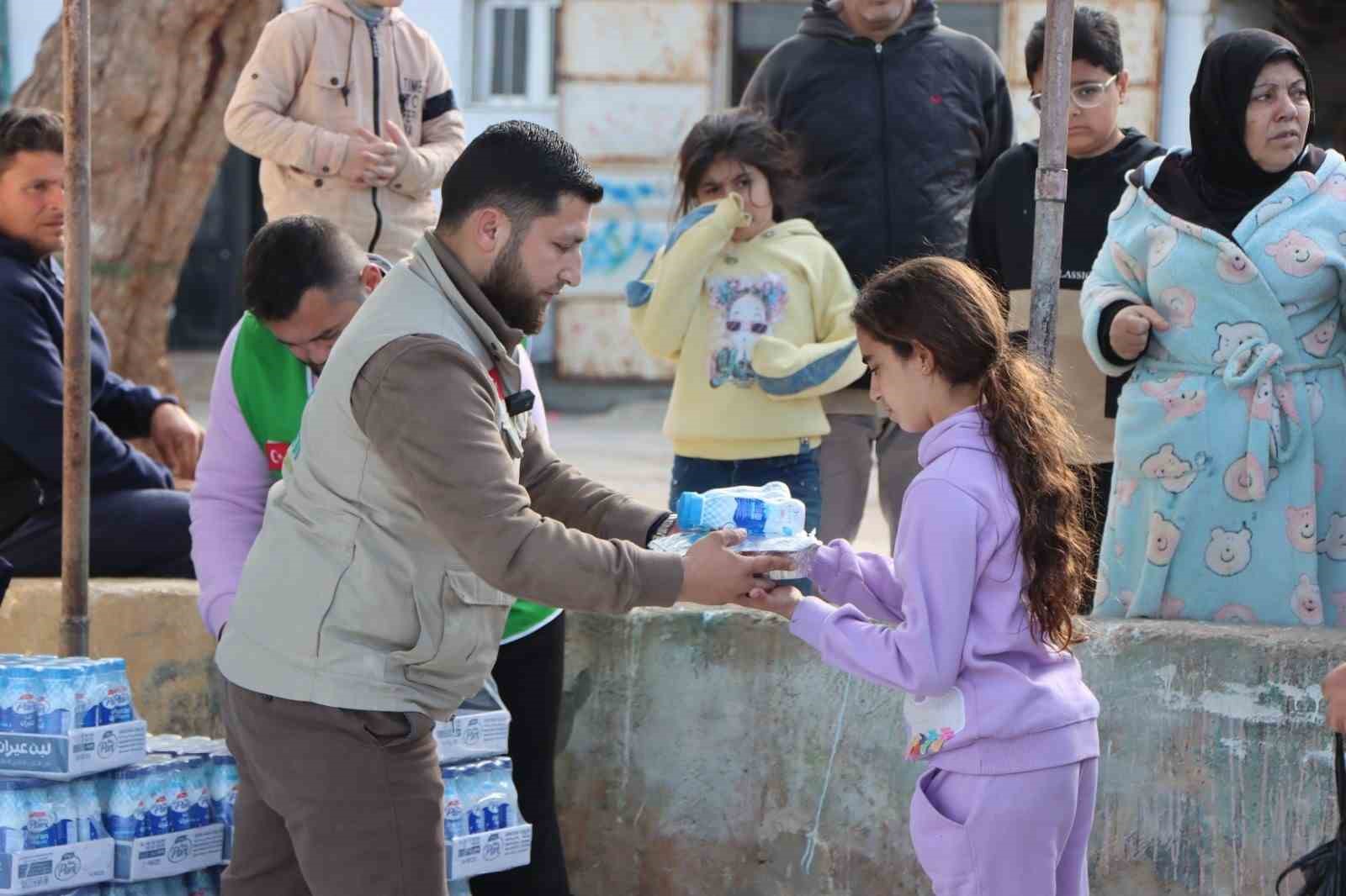Kayseri büyükşehir, Suriye’de iftar sofrası kurdu
