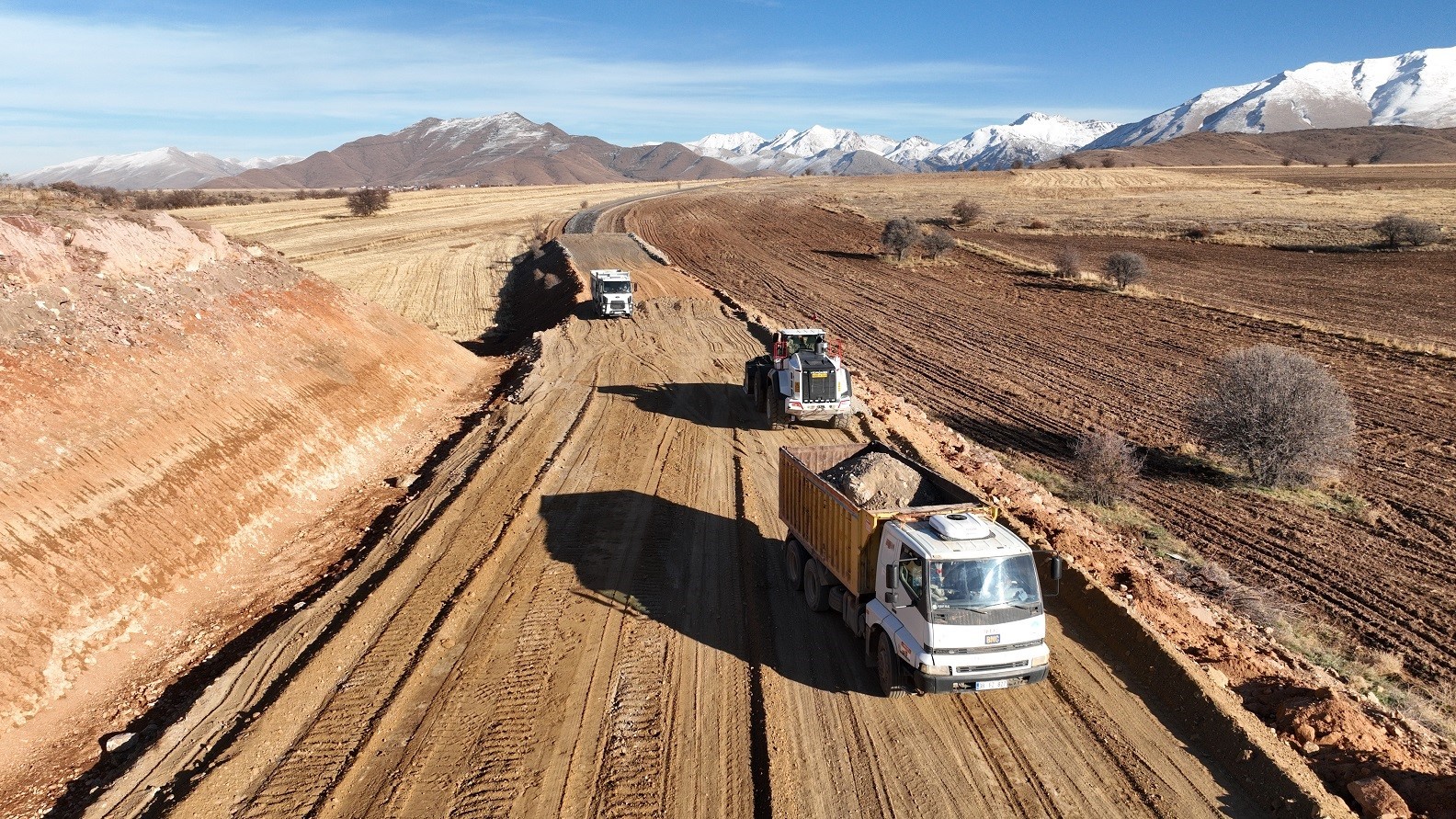 Kayseri Büyükşehir’den kırsala 1 yılda 1 milyar 675 milyon TL’lik yatırım
Kayseri Büyükşehir’den kırsala 1 yılda 1 milyar 675 milyon TL’lik yatırım