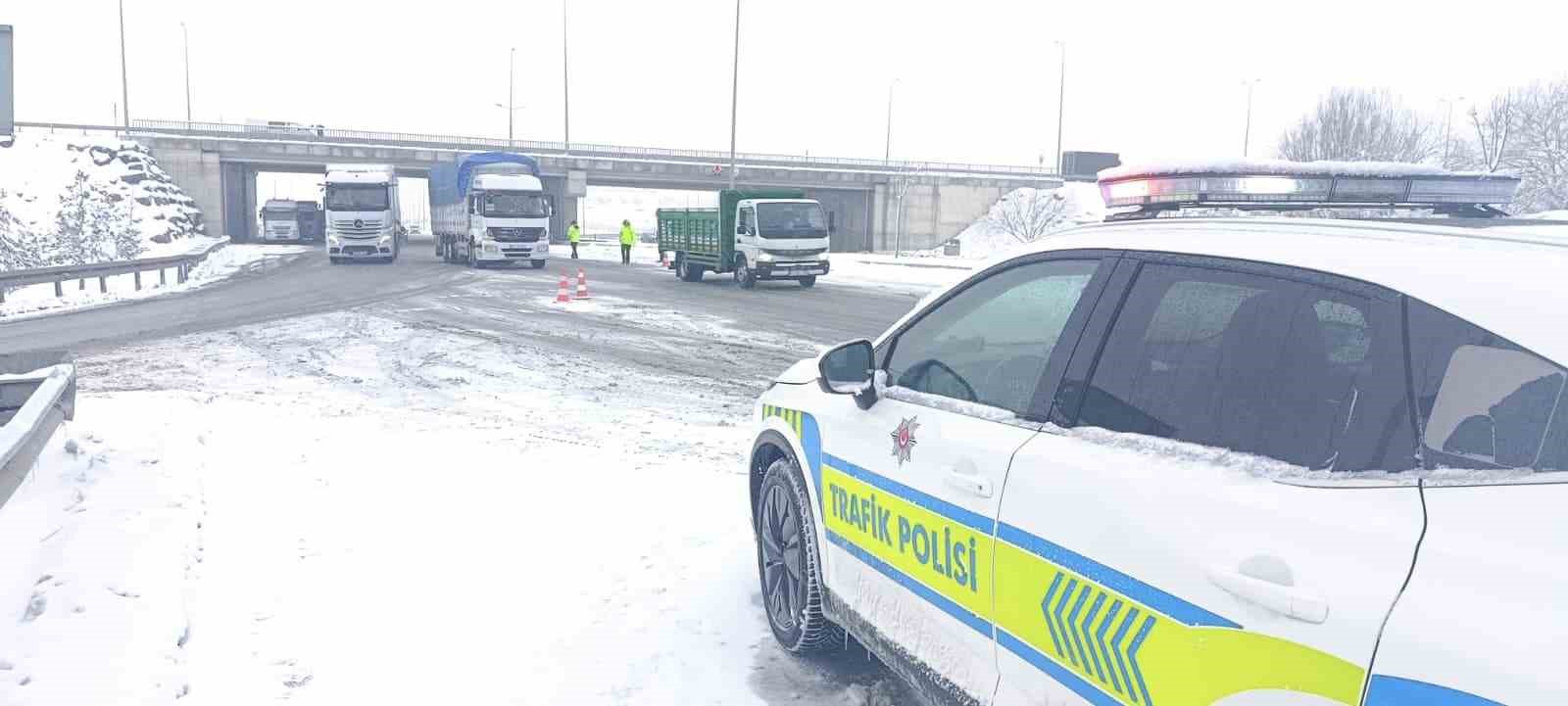 Kayseri - Malatya yolu ulaşıma kapandı
