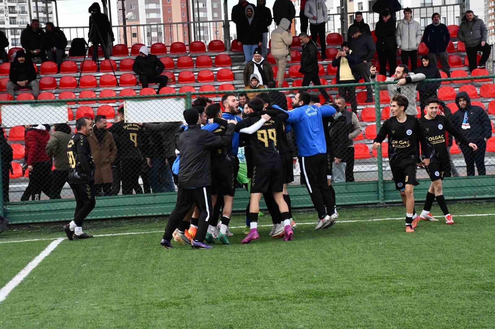 Kayseri Ülküspor lideri devirdi
