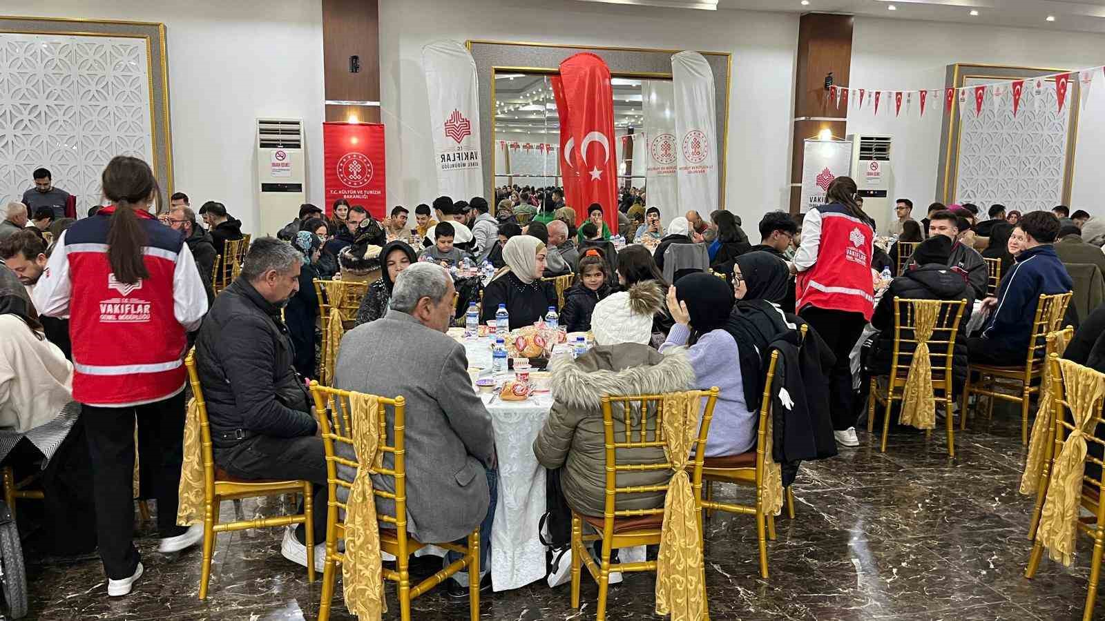 Kayseri Vakıflar Bölge Müdürlüğü’nden her gün 2 bin 500 kişilik iftar yemeği
Kayseri Vakıflar Bölge Müdürlüğü’nden her gün 2 bin 500 kişilik iftar yemeği