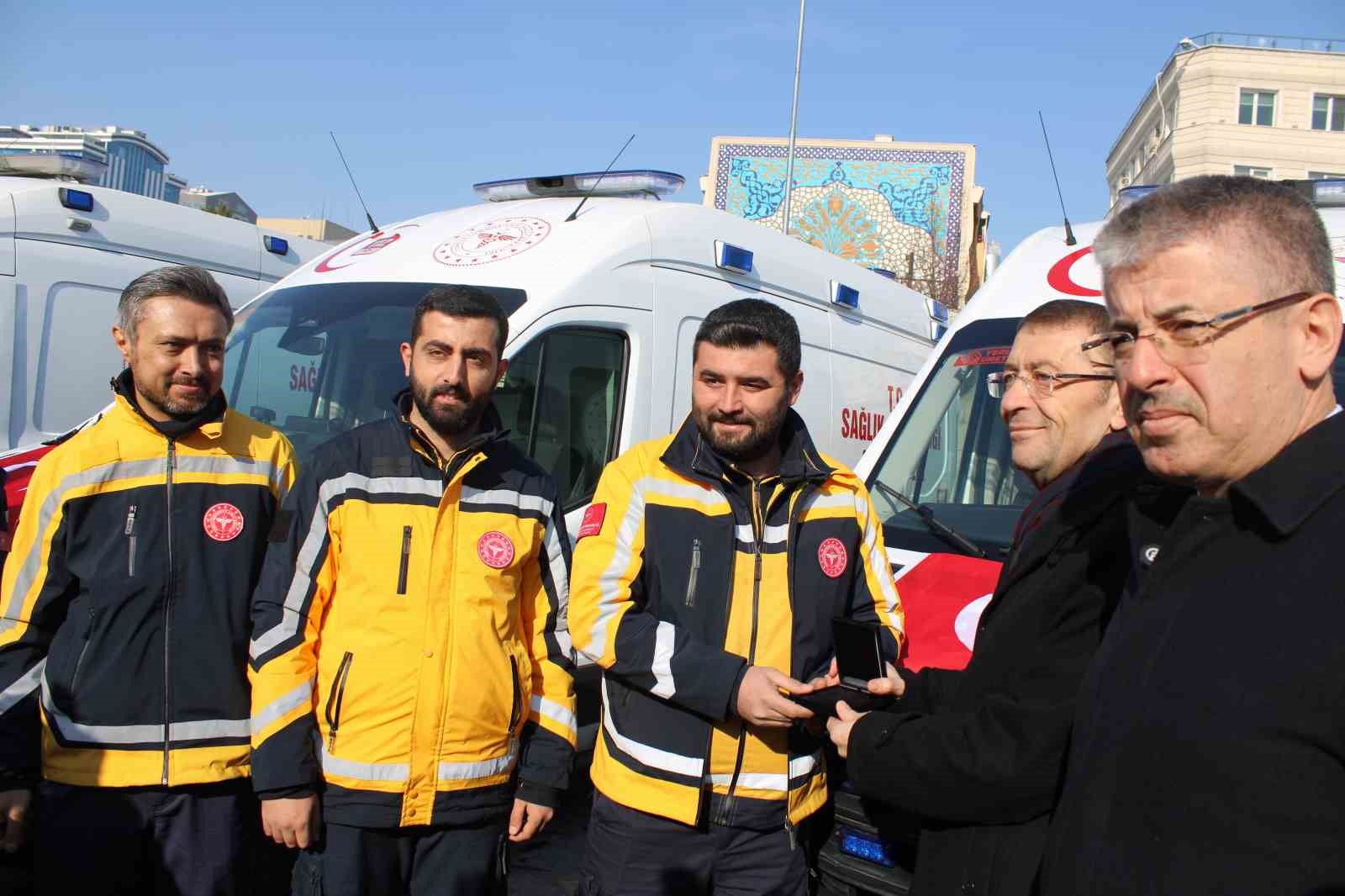 Kayseri’de 12 ambulans daha hizmete başladı
Kayseri’de 12 ambulans daha hizmete başladı