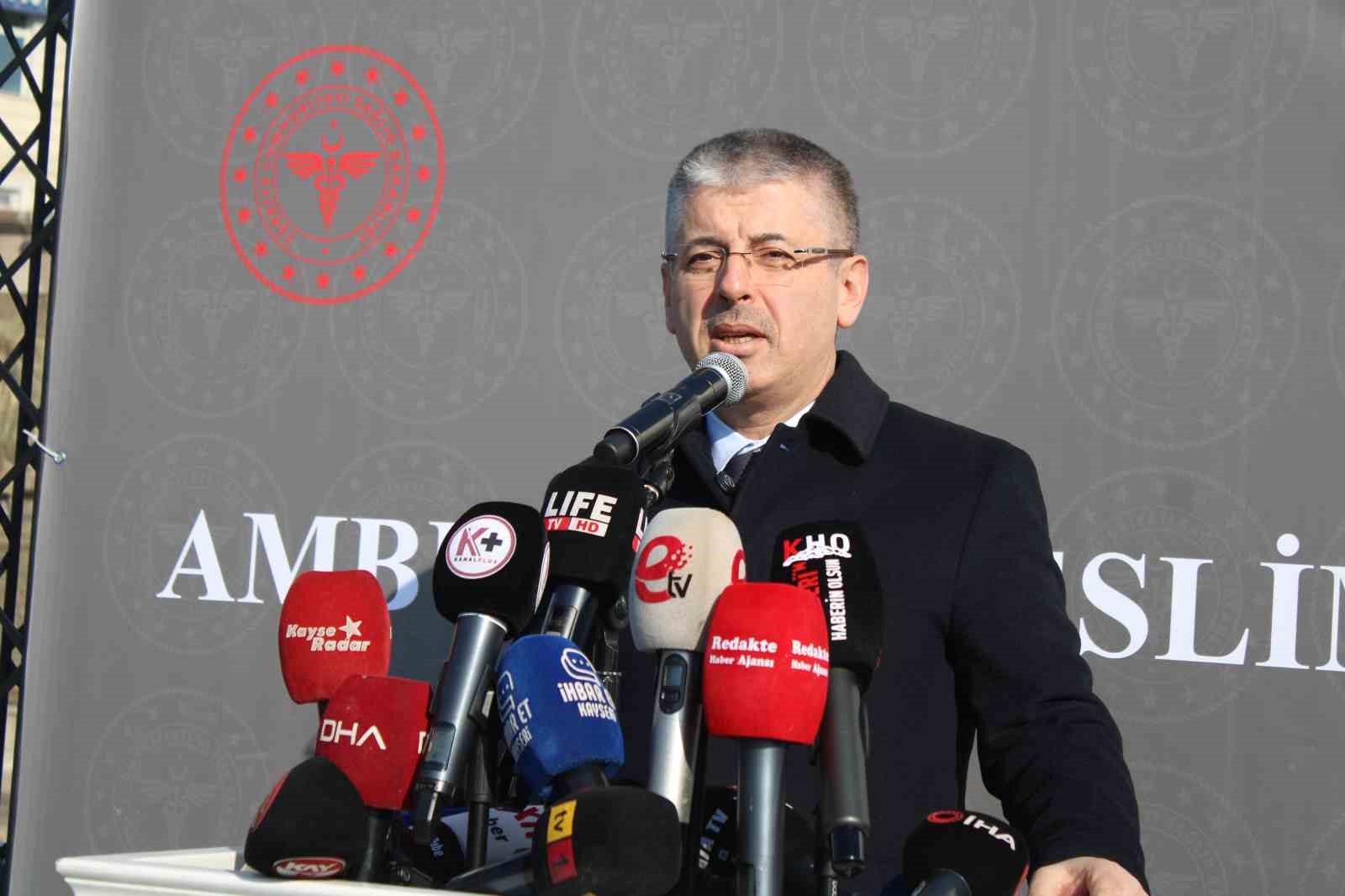 Kayseri’de 12 ambulans daha hizmete başladı
Kayseri’de 12 ambulans daha hizmete başladı