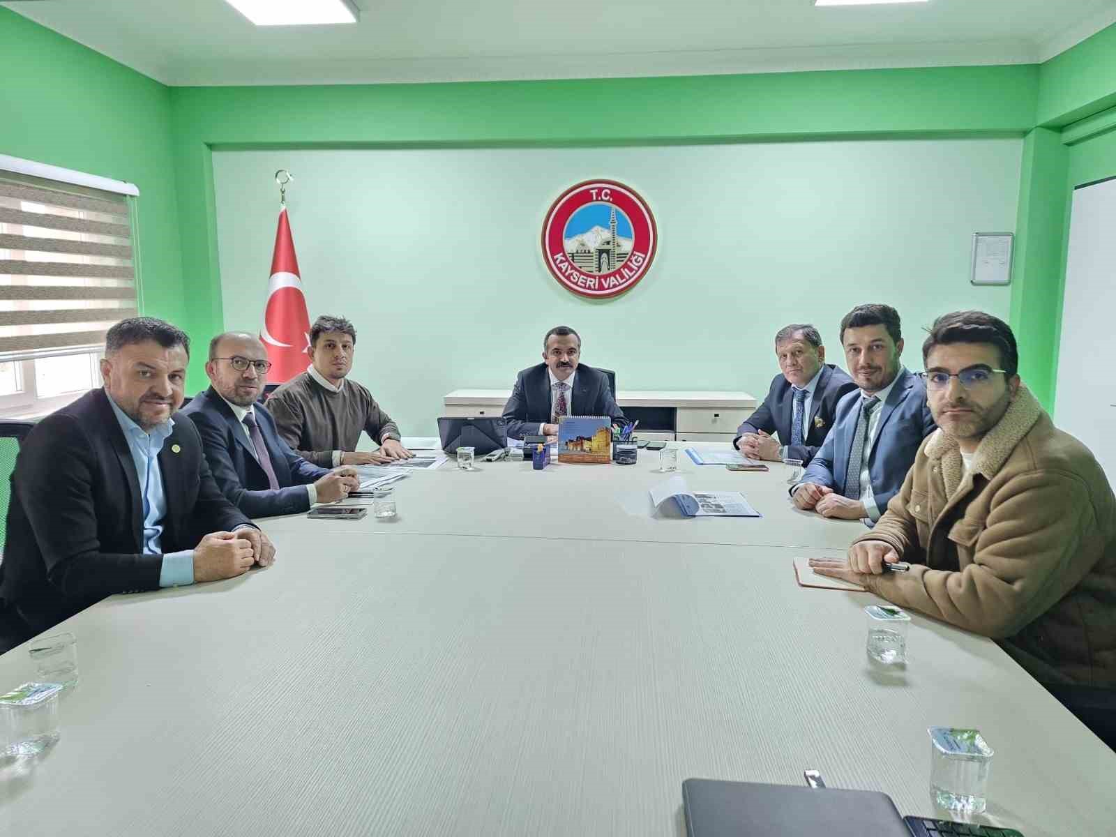 Kayseri’de 12 ay kayak imkânı: Kayak Simülatörü Projesi değerlendirildi
Kayseri’de 12 ay kayak imkânı: Kayak Simülatörü Projesi değerlendirildi