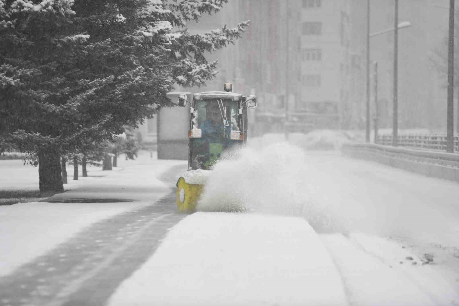 Kayseri’de 137 mahalle yolu kapalı
