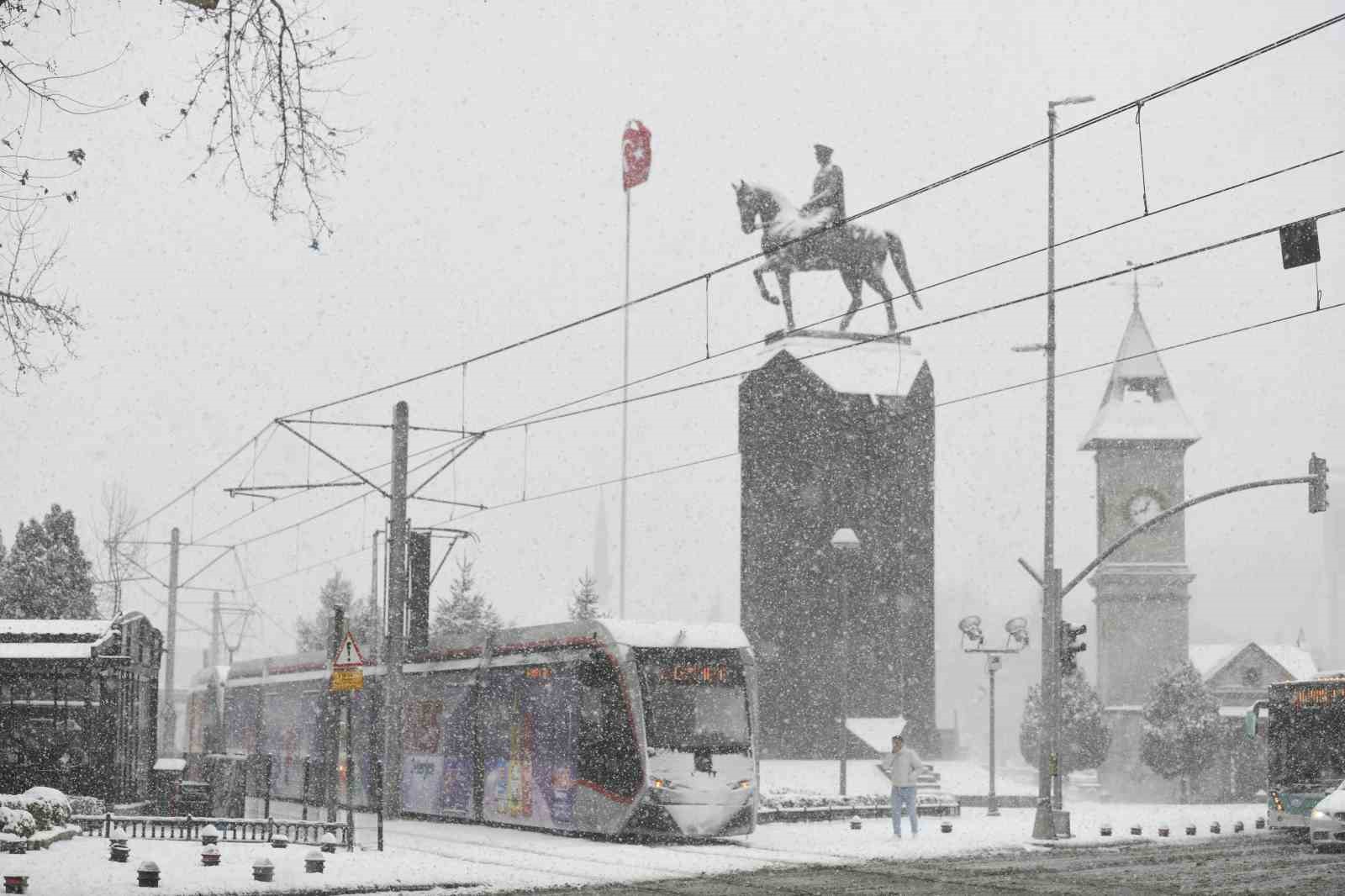 Kayseri’de 137 mahalle yolu kapalı
