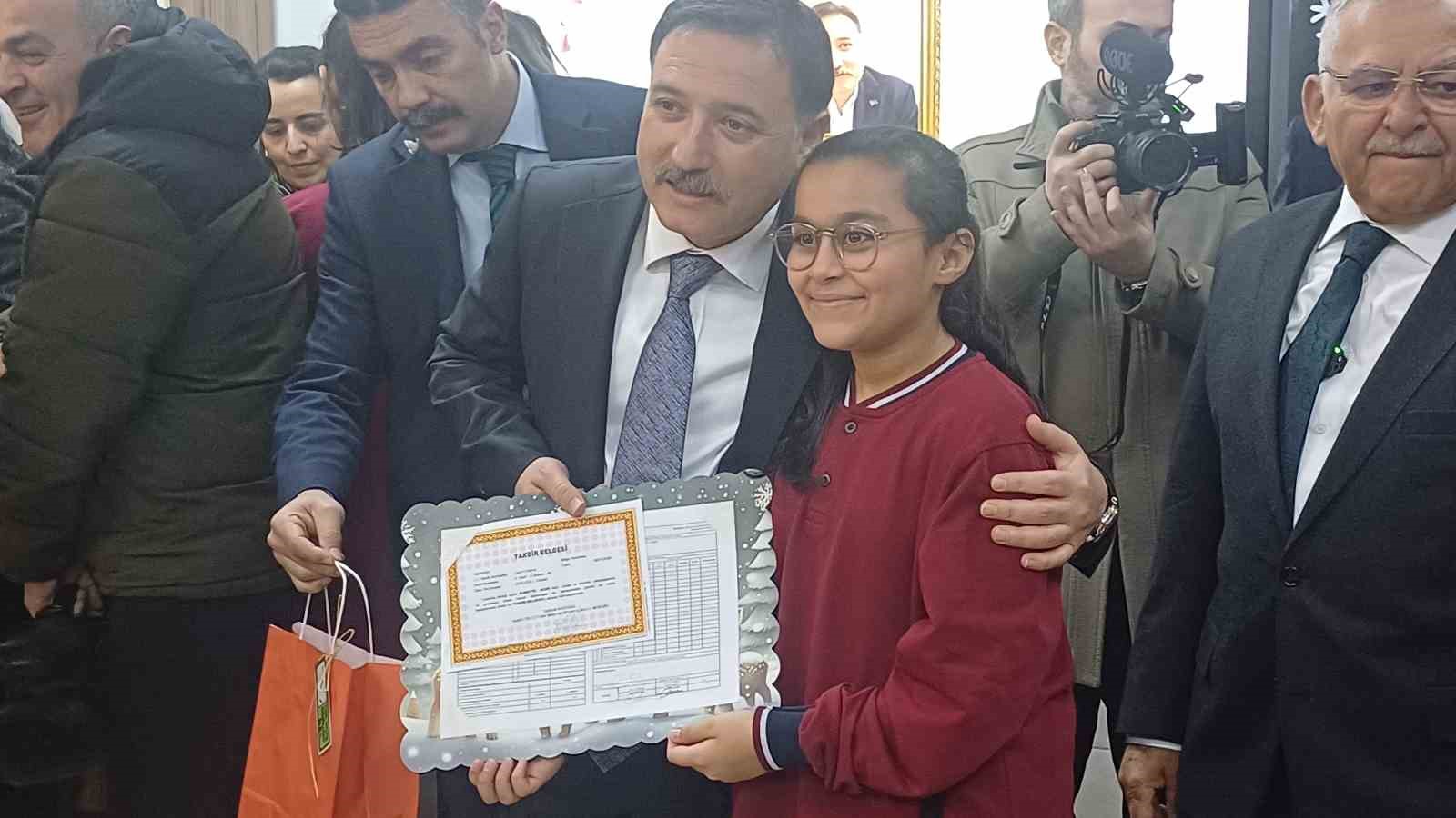 Kayseri’de 322 bin öğrenci karne aldı
