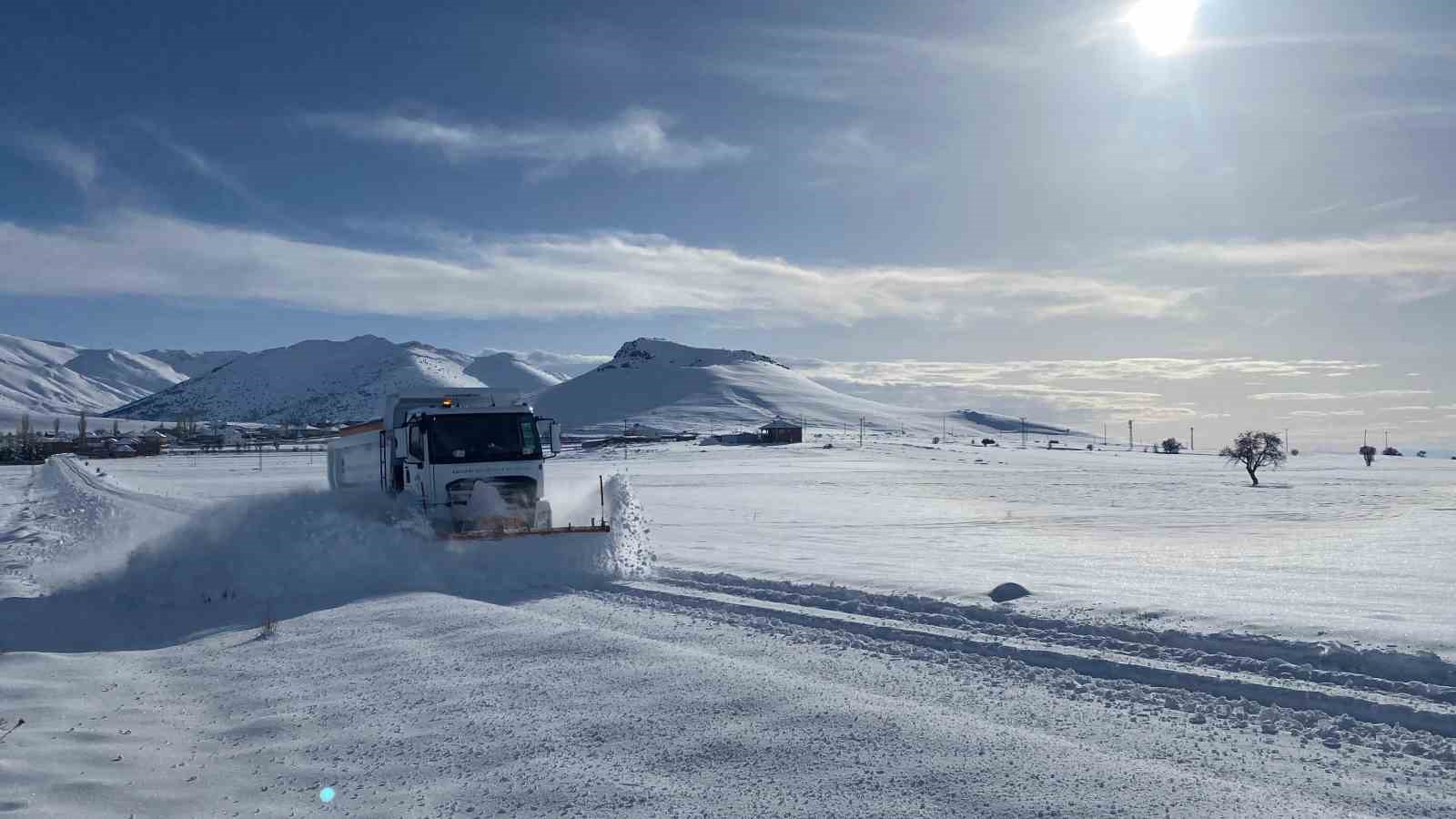 Kayseri’de 333 yol ulaşıma açıldı
Kayseri’de 333 yol ulaşıma açıldı