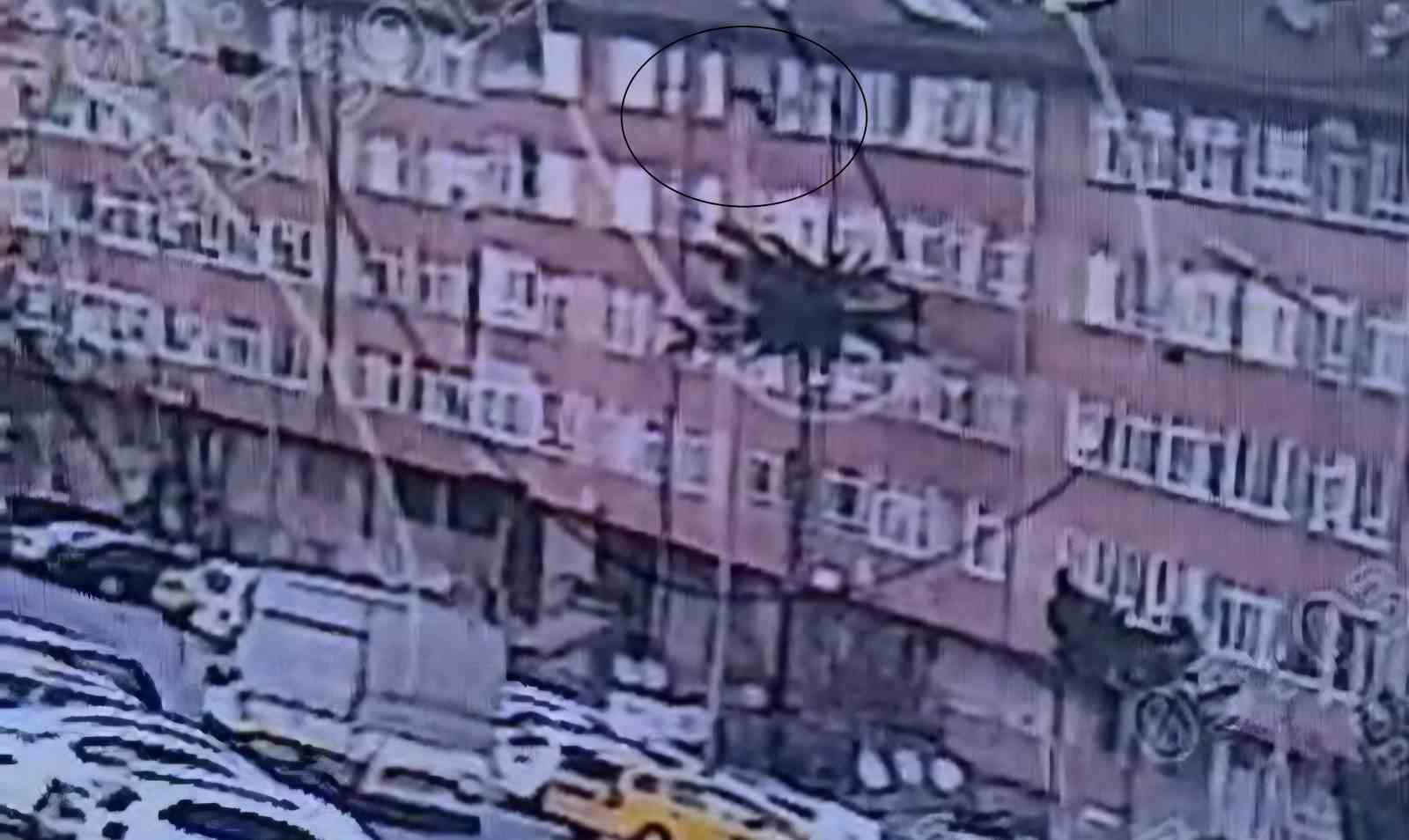 Kayseri’de 5. kattan atlayan bir kişi hayatını kaybetti: O anlar kamerada
