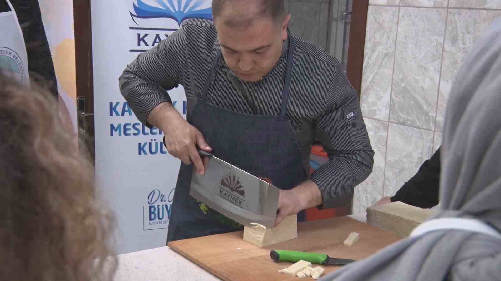 Kayseri’de AB’den Coğrafi İşaret Tescili alan pastırmaya ilgi büyüyor
Kayseri’de AB’den Coğrafi İşaret Tescili alan pastırmaya ilgi büyüyor