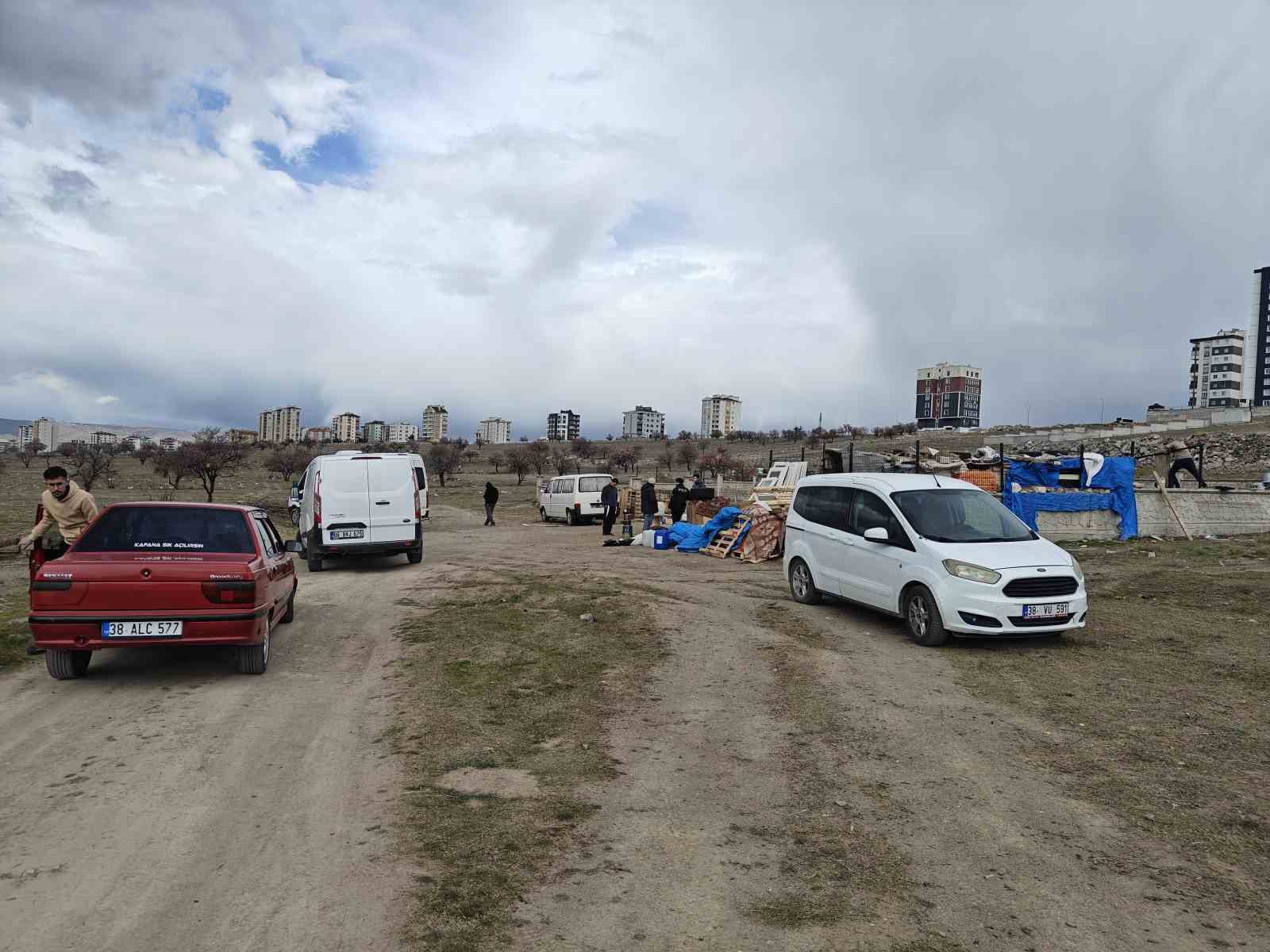 Kayseri’de ahıra hayvan saldırdı: 6 keçi telef 5 keçi kayıp
