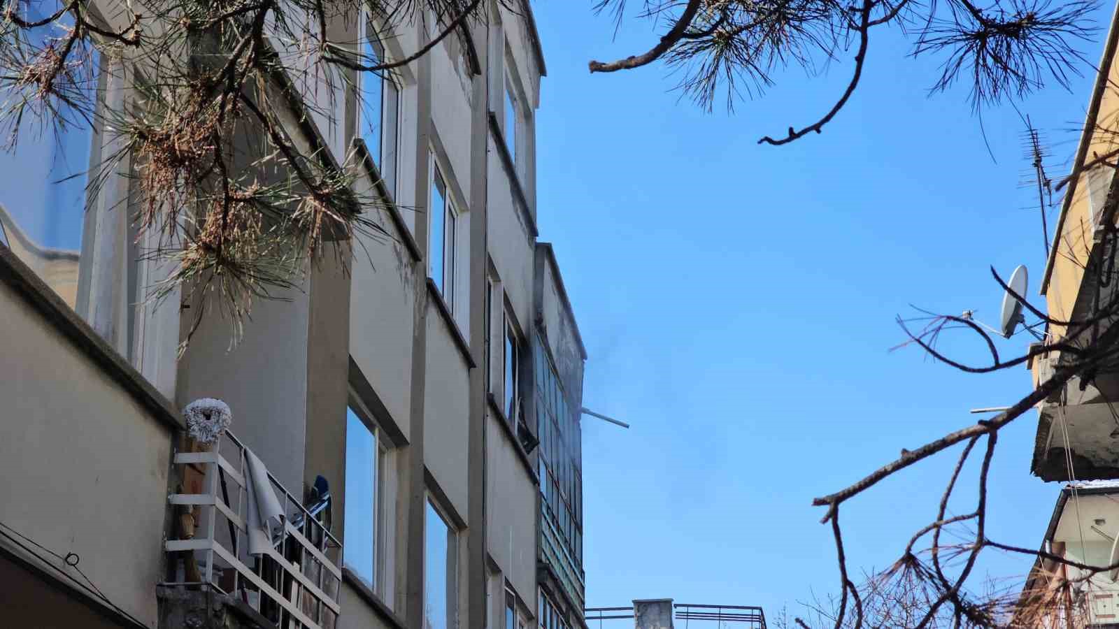 Kayseri’de apartman yangını ekiplerce söndürüldü
