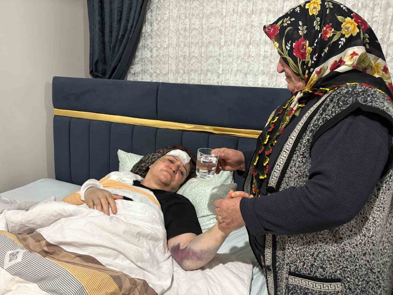 Kayseri’de aracın, refüjdeki yayaların arasına daldığı kazada kamerada
