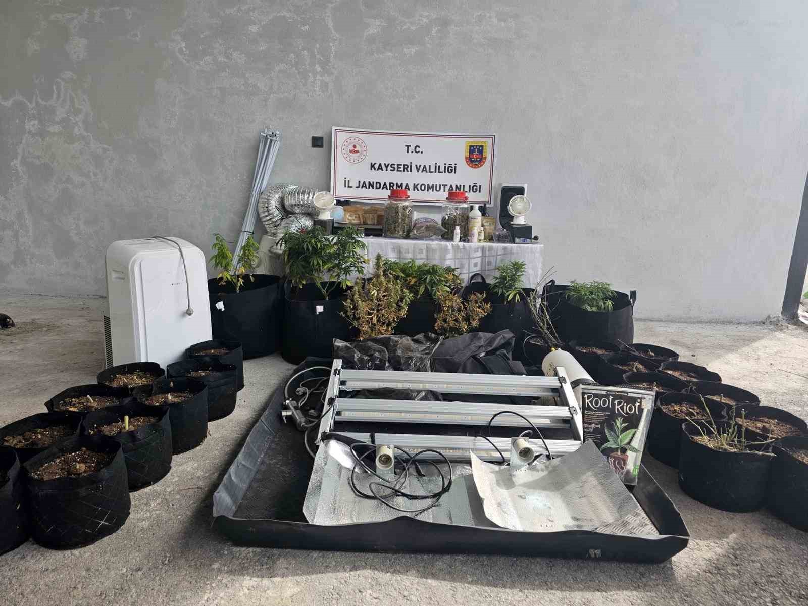Kayseri’de evinde uyuşturucu yetiştiren şüpheli gözaltına alındı
