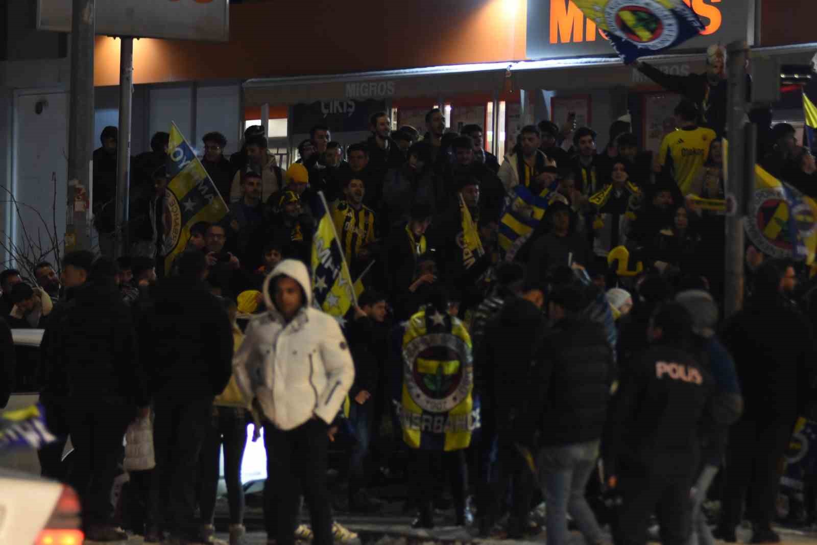 Kayseri’de Fenerbahçeli taraftarlardan Süper Kupa sevinci
