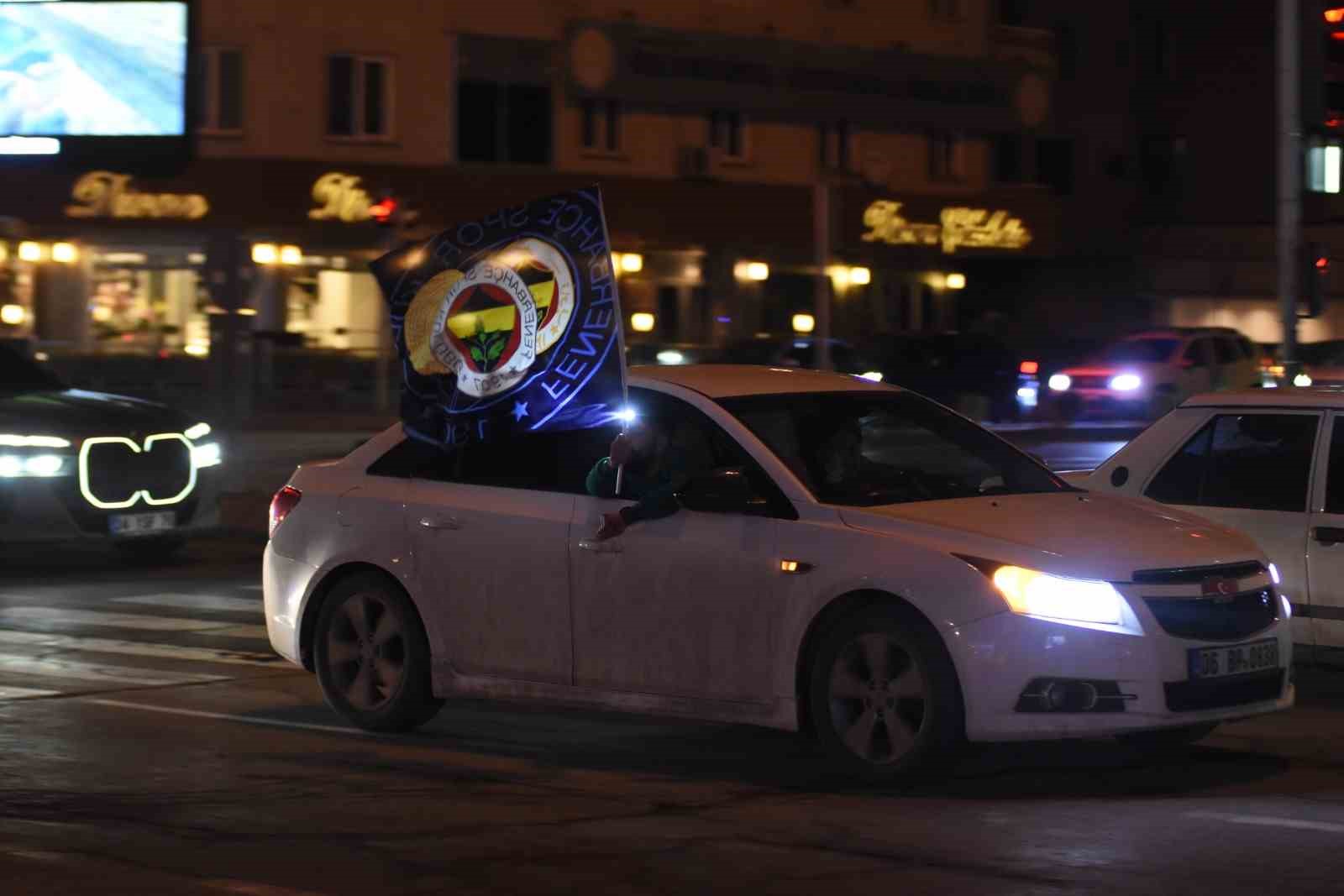 Kayseri’de Fenerbahçeli taraftarlardan Süper Kupa sevinci
