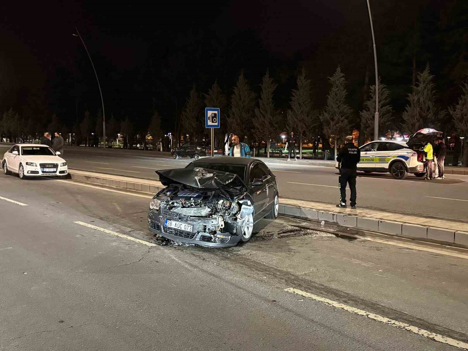 Kayseri’de iki otomobil çarpıştı: 1 yaralı
