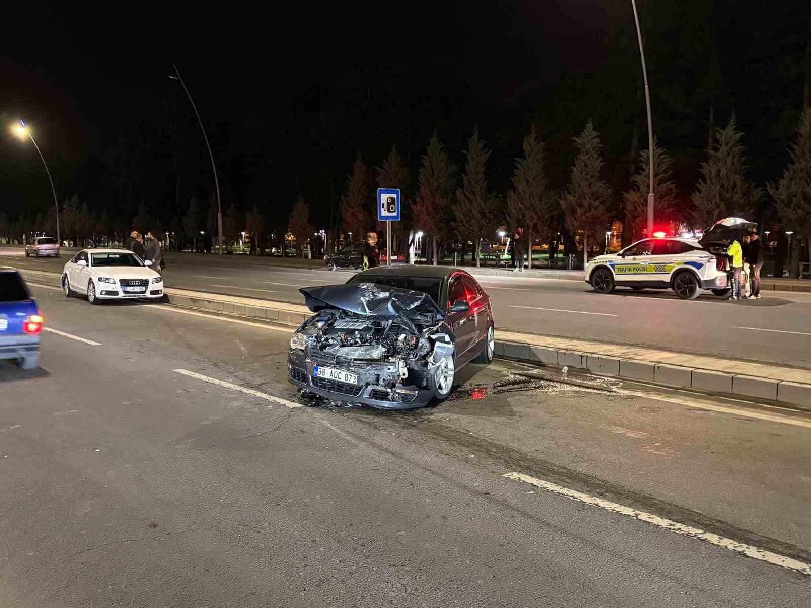 Kayseri’de iki otomobil çarpıştı: 1 yaralı

